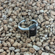 Anillo Meteorito 12 - Condrito H5 - Los Vientos 003 - Colección Nebulosa