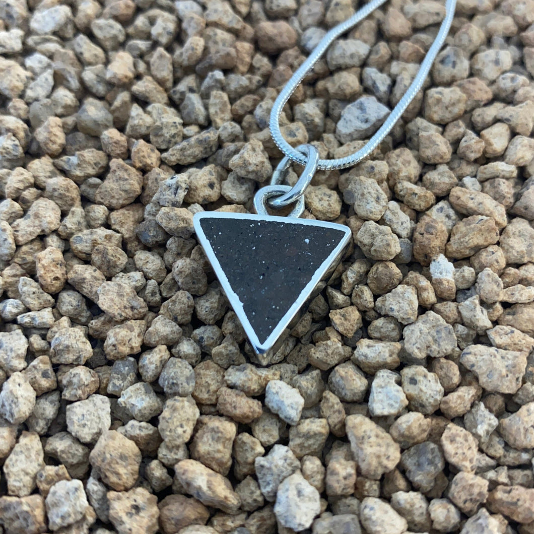 Colgante Meteorito 42- Condrito H5 - Los Vientos 003 - Colección Nebulosa