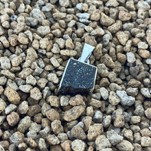 Colgante Meteorito 48- Condrito H5 - Los Vientos 003 - Colección Nebulosa