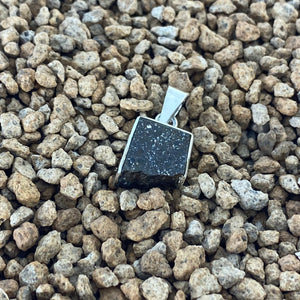 Colgante Meteorito 48- Condrito H5 - Los Vientos 003 - Colección Nebulosa