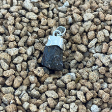 Colgante Meteorito 8- Condrito H6 - Los Vientos 357 - Colección Nebulosa