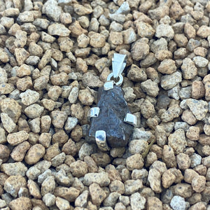 Colgante Meteorito 9- Condrito H6 - Los Vientos 357 - Colección Nebulosa