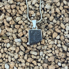 Colgante Meteorito 48- Condrito H5 - Los Vientos 003 - Colección Nebulosa