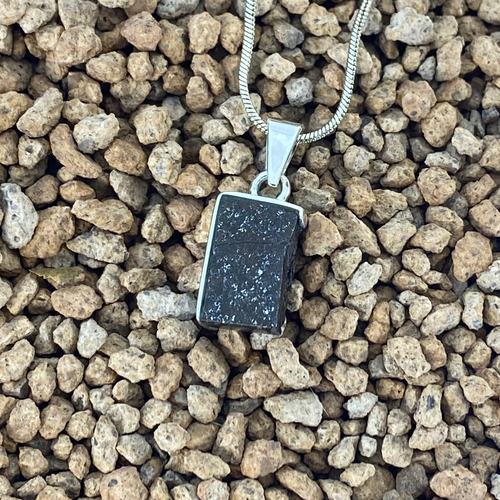 Colgante Meteorito 49- Condrito H5 - Los Vientos 003 - Colección Nebulosa