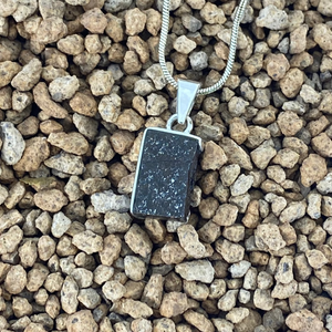 Colgante Meteorito 49- Condrito H5 - Los Vientos 003 - Colección Nebulosa