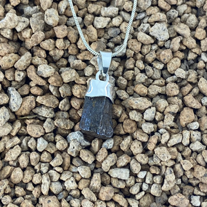 Colgante Meteorito 8- Condrito H6 - Los Vientos 357 - Colección Nebulosa